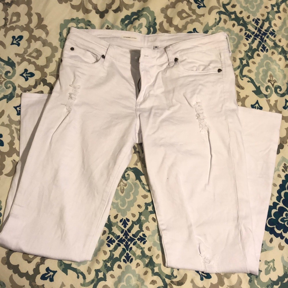 White distressed jeans
